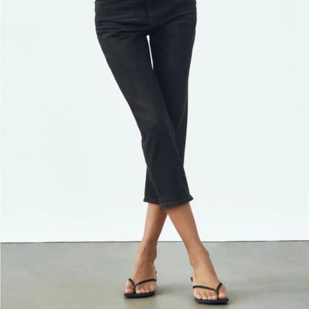 Zara HIGH RISE FEATHERED SLIM JEANS - Picture 3 of 5